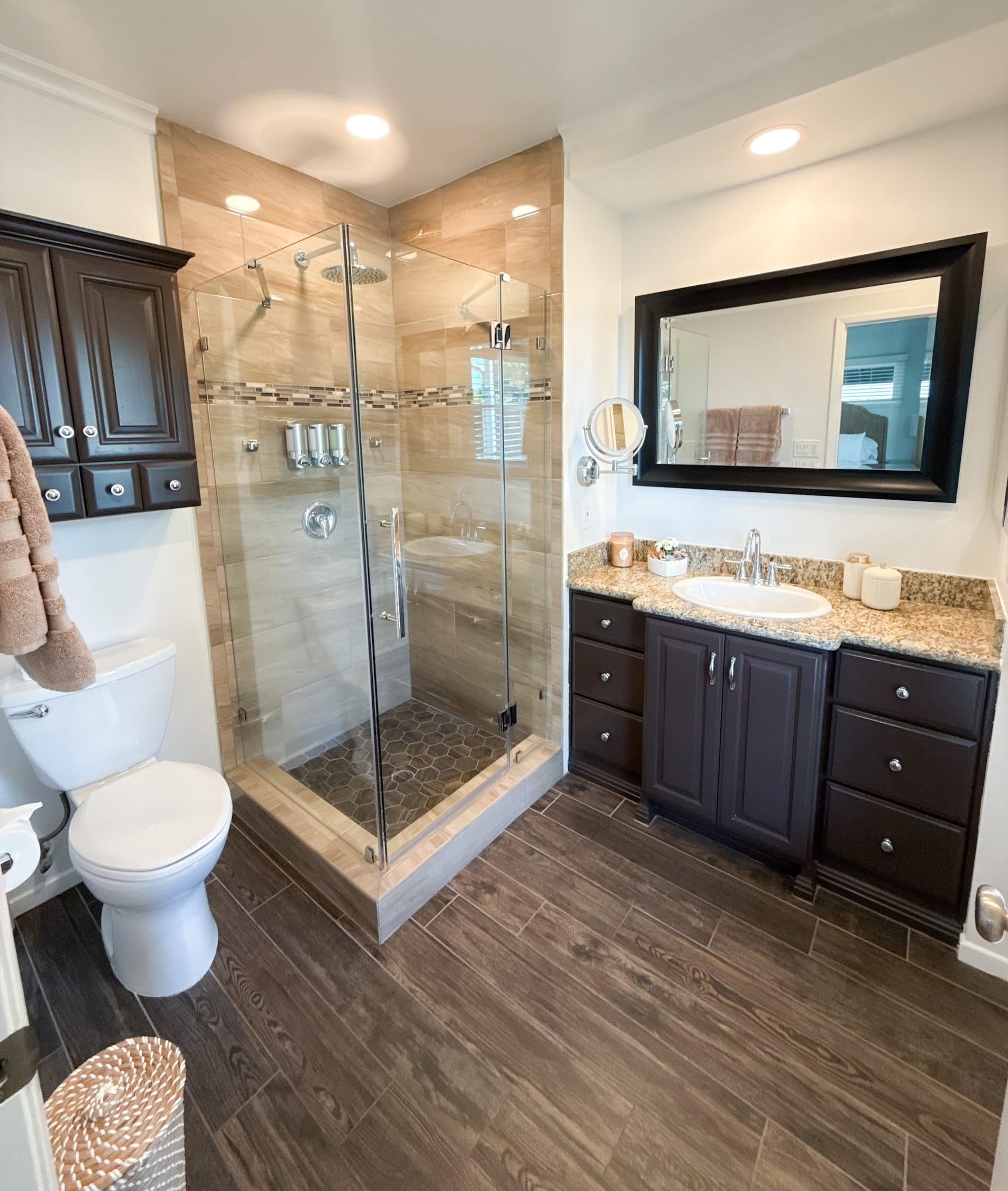 Master ensuite bathroom